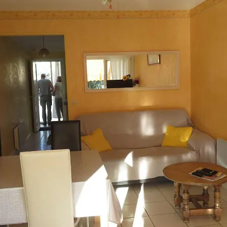 T3 Climatise, Traversant, 54m², 2 Chambres, Loggia Sud-ouest, Parking, Coeur De La Faviere. - Fr-1-610-78 Bormes-les-Mimosas