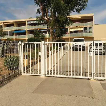 T3 Climatise, Traversant, 54m², 2 Chambres, Loggia Sud-ouest, Parking, Coeur De La Faviere. - Fr-1-610-78