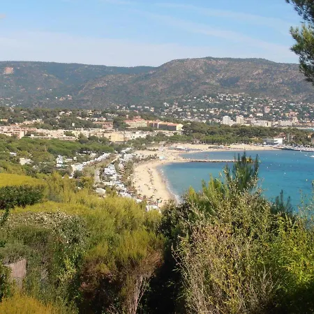 T3 Climatise, Traversant, 54m², 2 Chambres, Loggia Sud-ouest, Parking, Coeur De La Faviere. - Fr-1-610-78