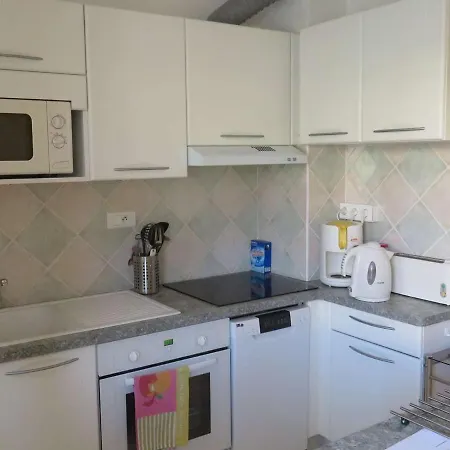T3 Climatise, Traversant, 54m², 2 Chambres, Loggia Sud-ouest, Parking, Coeur De La Faviere. - Fr-1-610-78 * Bormes-les-Mimosas