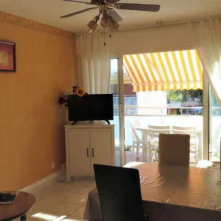 T3 Climatise, Traversant, 54m², 2 Chambres, Loggia Sud-ouest, Parking, Coeur De La Faviere. - Fr-1-610-78 Lägenhet Bormes-les-Mimosas